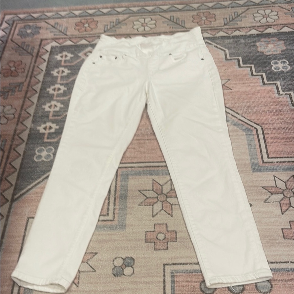 White Straight Leg Jeans with Classic Style, wide waist band women’s size 6